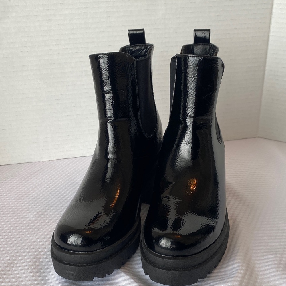 Diba Glossy Black Patent Leather Print Platform Heeled Boots Chelsea Sz 6.5 NWOT - Picture 5 of 14